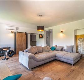 7 bedroom villa with pool in Svetvinčenat, sleeps 14